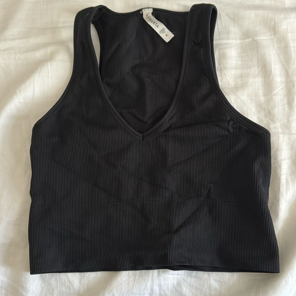 Athleta cropped, v neck tank top